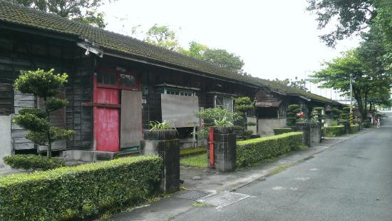 Meilun Riverside Japanese-Style House